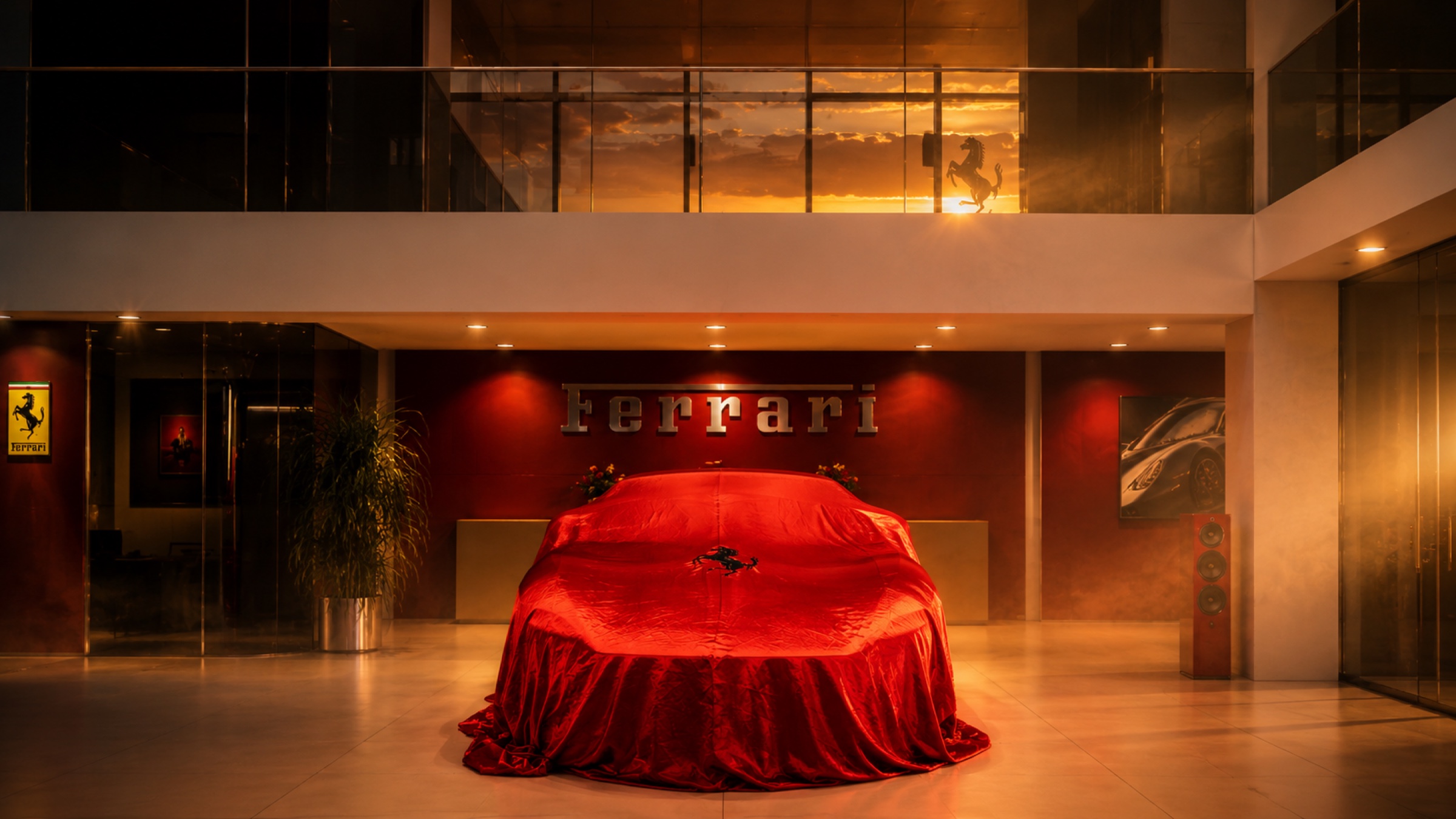 Verhüllter Ferrari im Showroom von Ferrari Eberlein